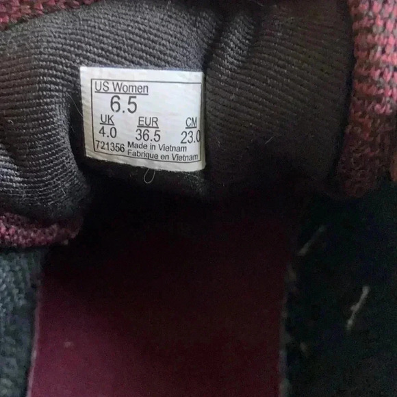 Vans maroon color sneaker size 6.5 - Picture 5 of 7